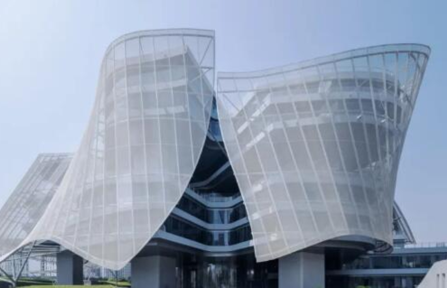 優(yōu)雅而懸浮，PTFE膜結(jié)構(gòu)外立面建筑